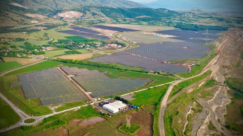 Utility-Scale Solar Trackers Main Gallery Image