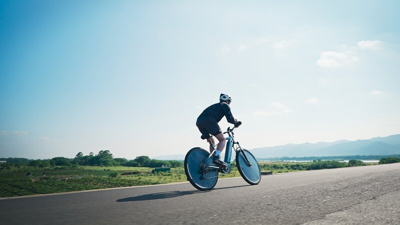Wheel-Integrated Solar E-Bikes Main Gallery Image