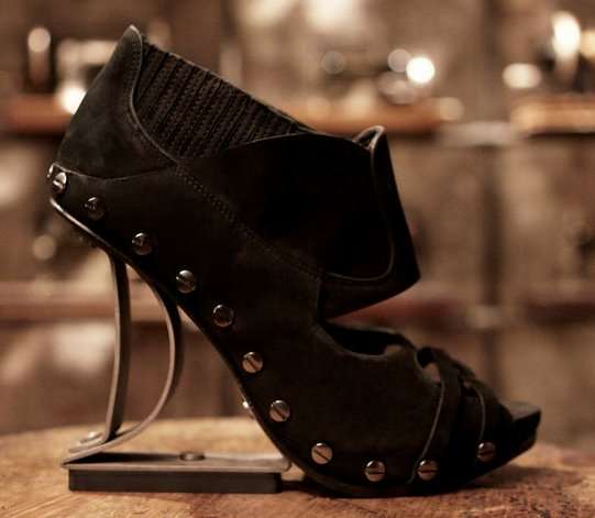 Nailed Curvaceous Pumps