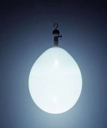 Balloon Lamp by Kyouei Design