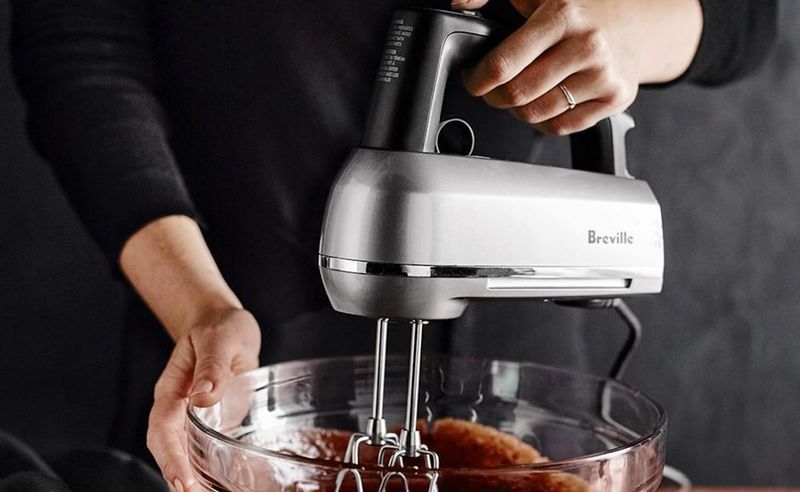 Intuitive Control Kitchen Mixers : Breville Handy Mix Scraper
