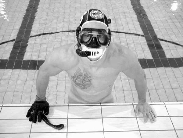 French Underwater Hockey Team Lose Their Speedos
