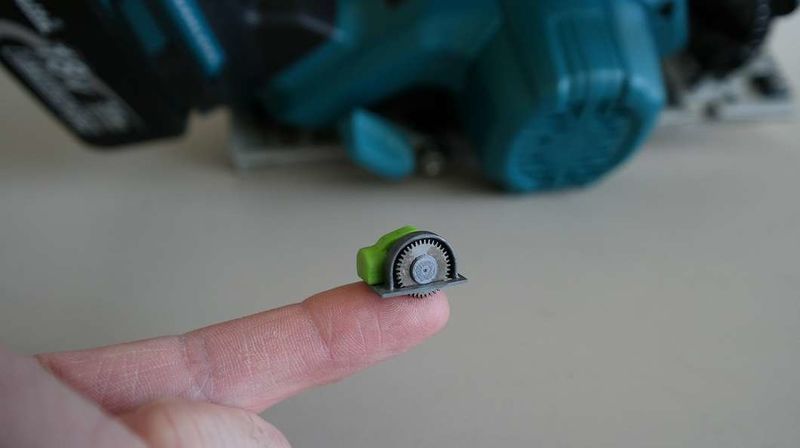 Miniature 3D-Printed Saws