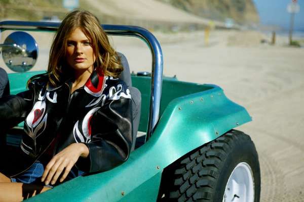 Dune-Buggy Babes