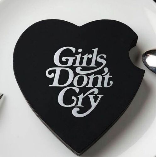 Fashionable Valentine's Day Chocolates : Girls Don't Cry and été