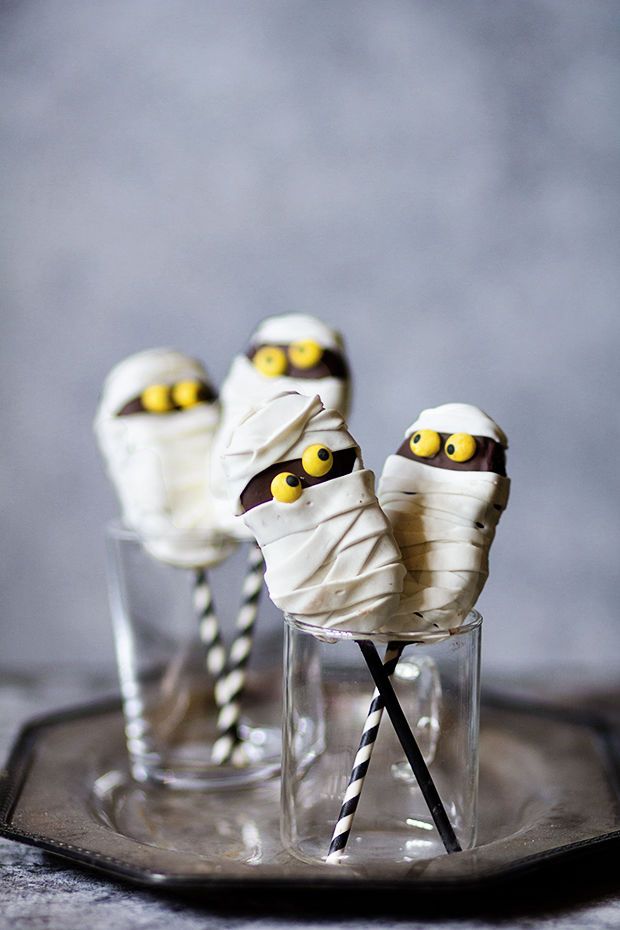 Mummified Cookie Pops