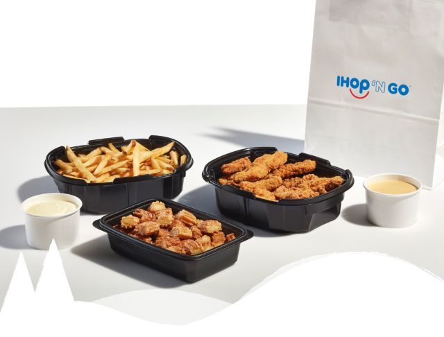 Familial Holiday Takeout Meals : IHOP Family Feast