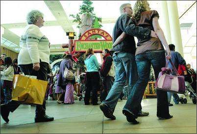 Mall Shoppers Get $100 Bills