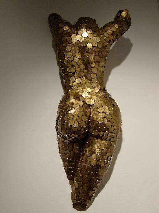 Sculpting Female Curves With Coins