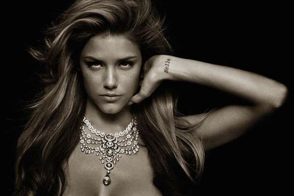 Seductive Jewelry Editorials