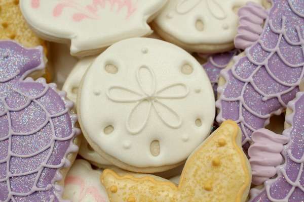 Beachy Iced Biscuits