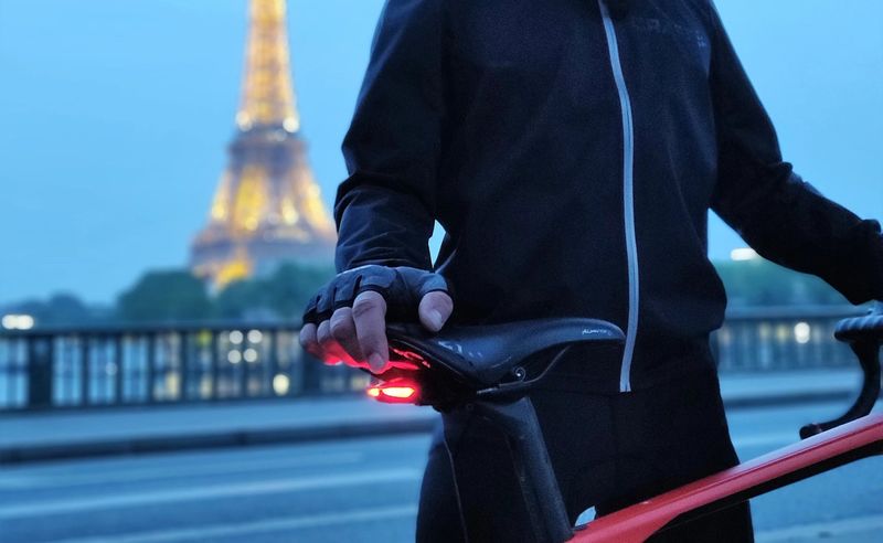 cycle smart tail light