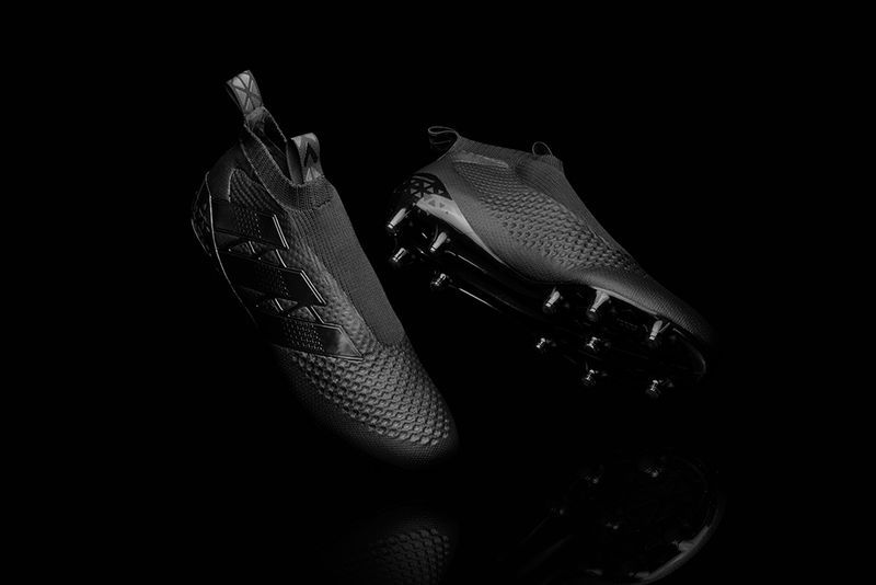 Laceless Soccer Cleats