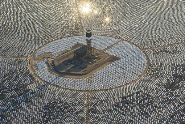 Gigantic Desert Solar Stations