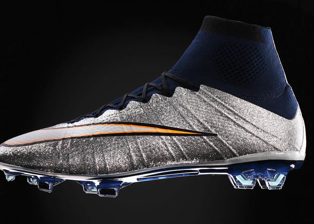 Sparkling Soccer Shoes Superfly CR7 Silverware