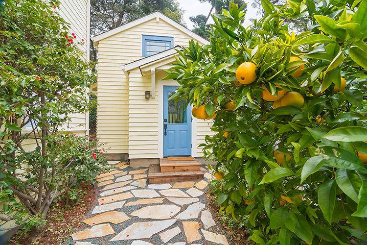 Space-Saving Backyard Cottages